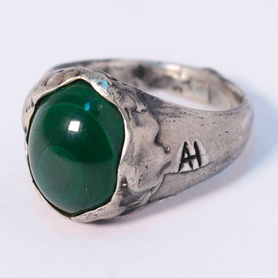 Bague Chevalier Cabochon Malachite pour la vente par Arlo Haisek