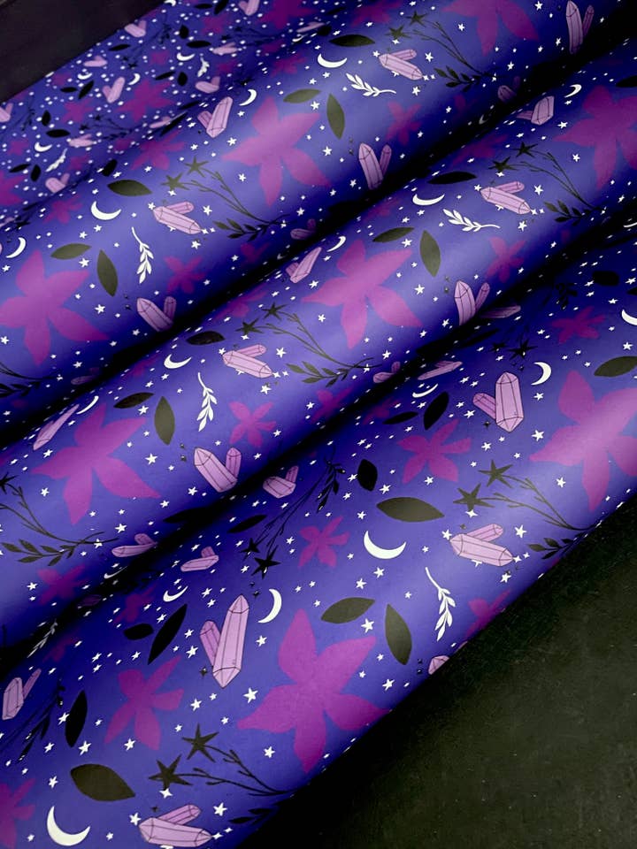 Écharpe plate Lady Midnight Witchy pour la vente par Skelly Paper Co.