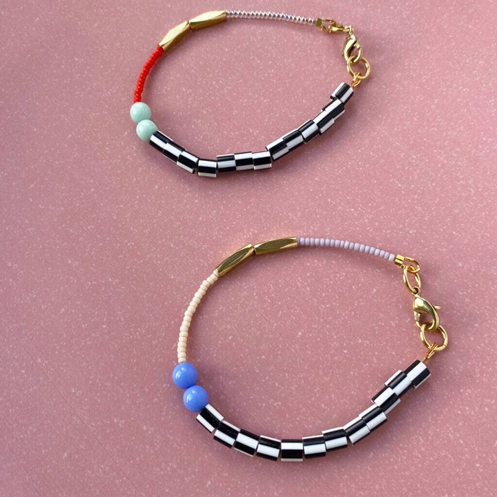 Loela – wholesale Pärlarmband – Dot pärlarmband i mint och postlåderöd1