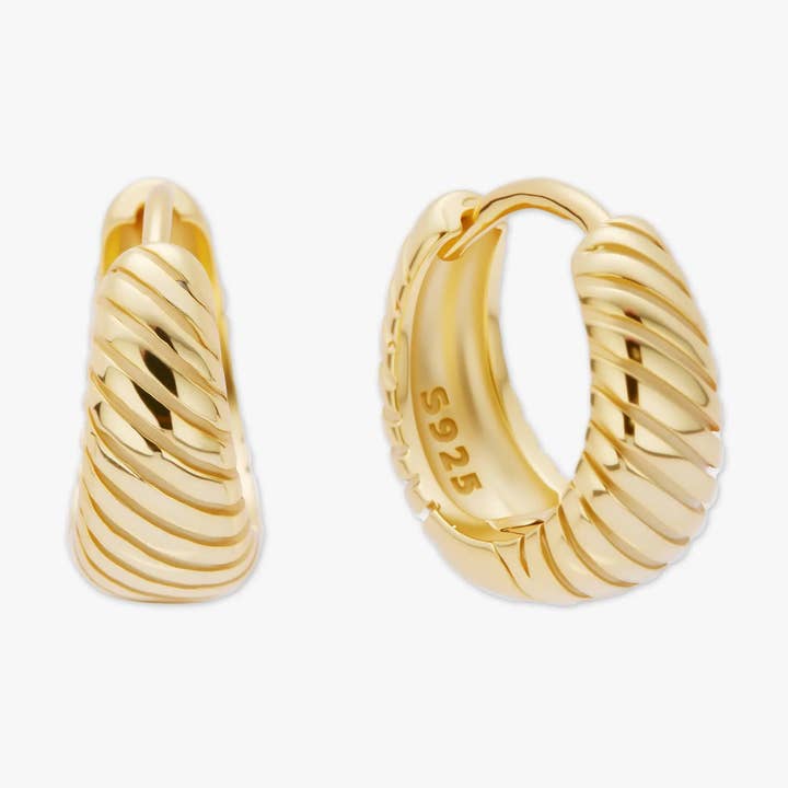 Teksturerede tilspidsede huggies i guld for engroshandel hos LEA Jewels