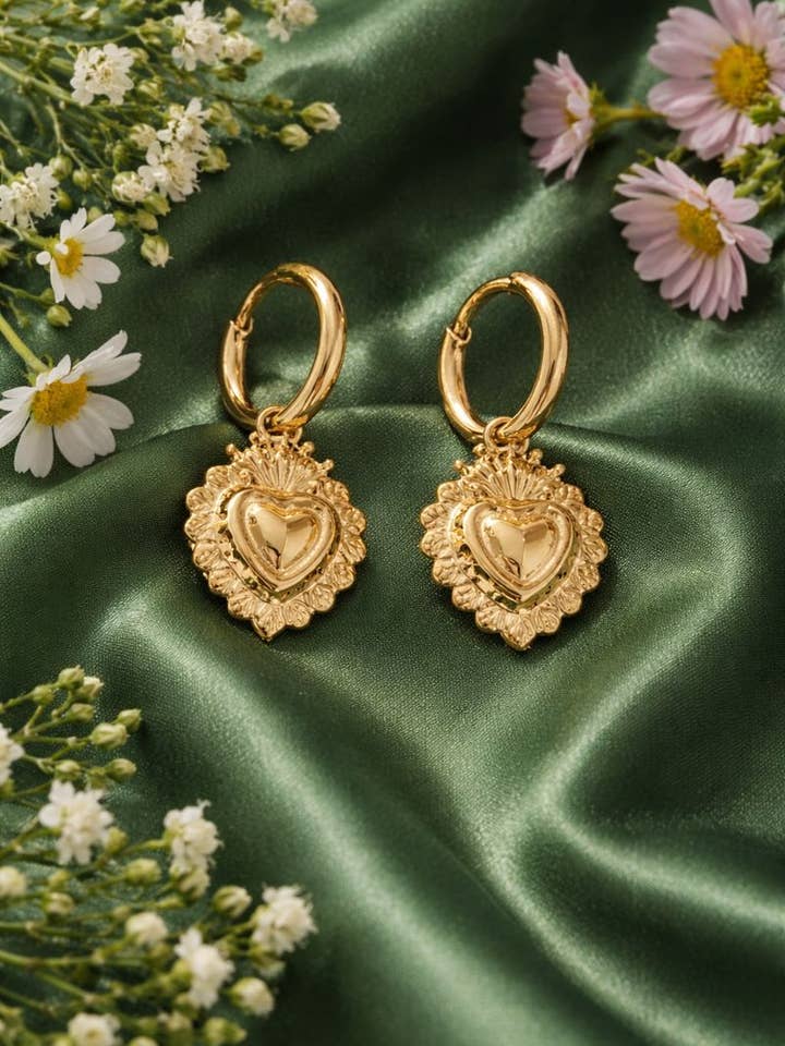 Boucles d'oreilles Sacré-Cœur pour la vente par Wild & Free