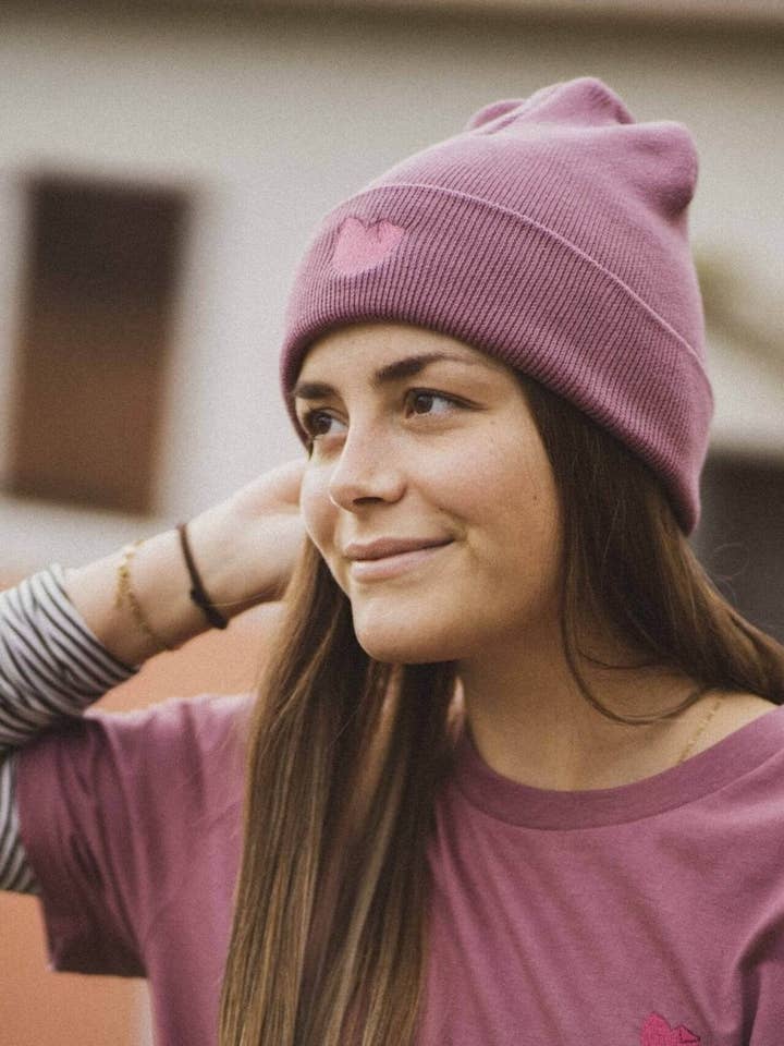 Cappello con ricamo a cuore per la vendita all'ingrosso da parte di tierly