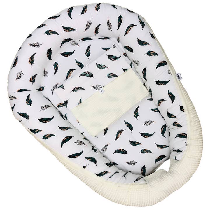 Babynest YUMA feathers off white; 70x40cm with zipper för wholesale av Mauties Mama