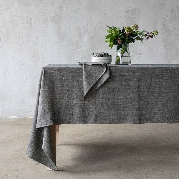 LinenMe – wholesale Tablecloth – Linen Tablecloth Black Chevron