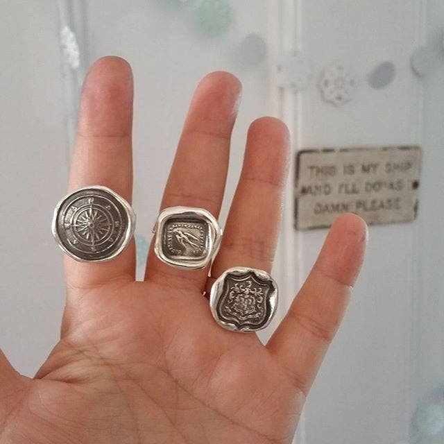 Plum and Posey – Großhandel Siegelringe – Wolf Crest Wachs-Siegelring in Latein Dum Spiro Spero6