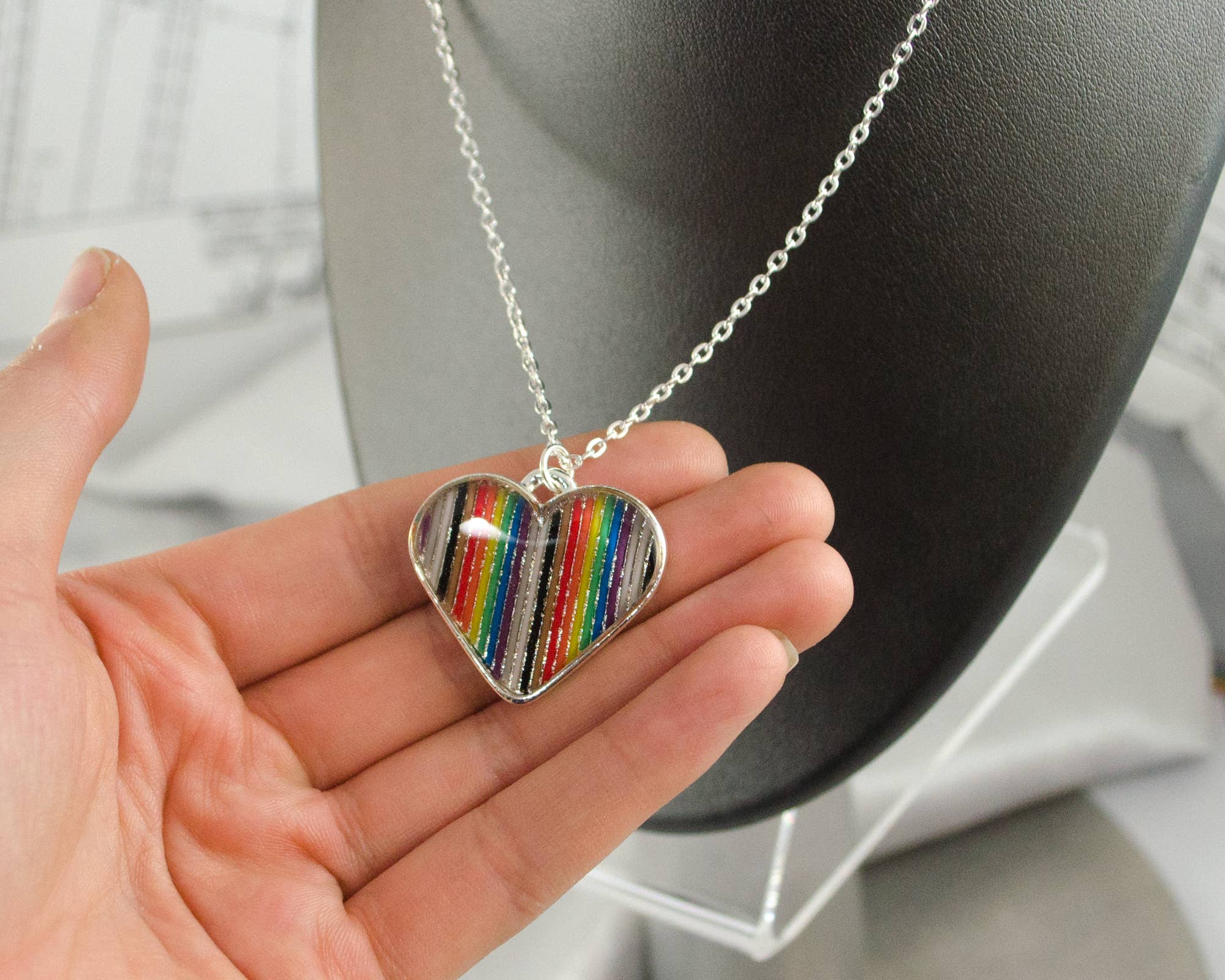 Circuit Breaker Labs – Großhandel Kette mit Anhänger/Charm – Regenbogenband Kabel Herz Halskette2