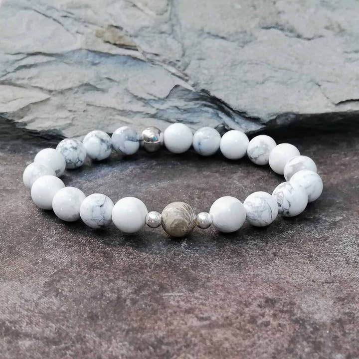 Perlenarmband mit Howlith und Chrysantheme für den Großhandel von SoeL Beads