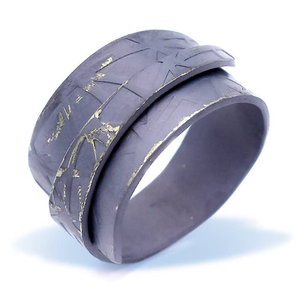 Geanodiseerd Titanium Dubbel Verstrengelde Gestructureerde Ring voor wholesale door Giampouras