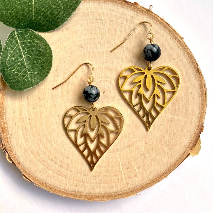 Infinite Self Love - Venta al por mayor Pendientes colgantes - Pendientes chapados en oro con forma de corazón, piedras preciosas de obsidiana2