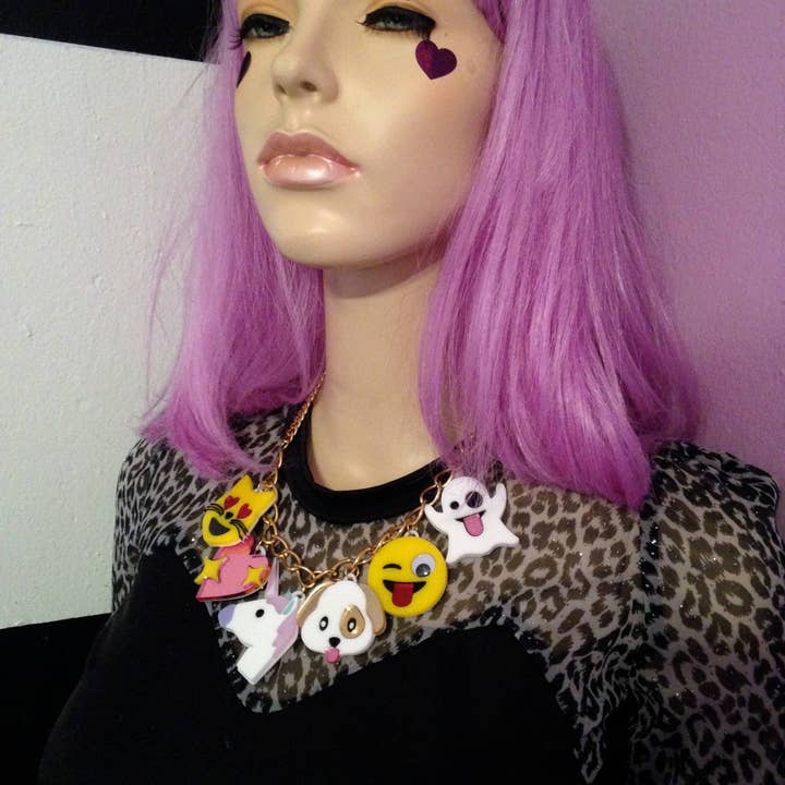 I'm Your Present - Vendita all'ingrosso Collana - Bambini - Collana con ciondoli in acrilico Emoji Love, gatto, cuore, unicorno, cucciolo, viso ammiccante e fantasma tagliato al laser, gioielli in plastica4