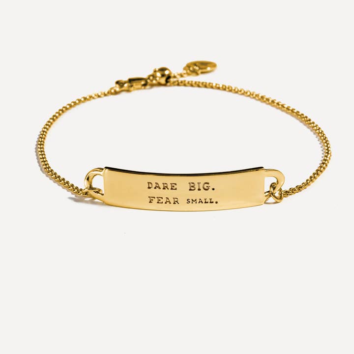 Bracelet Mini Fortune : Dare Big, Fear Small (G) pour la vente par Fortune & Frame
