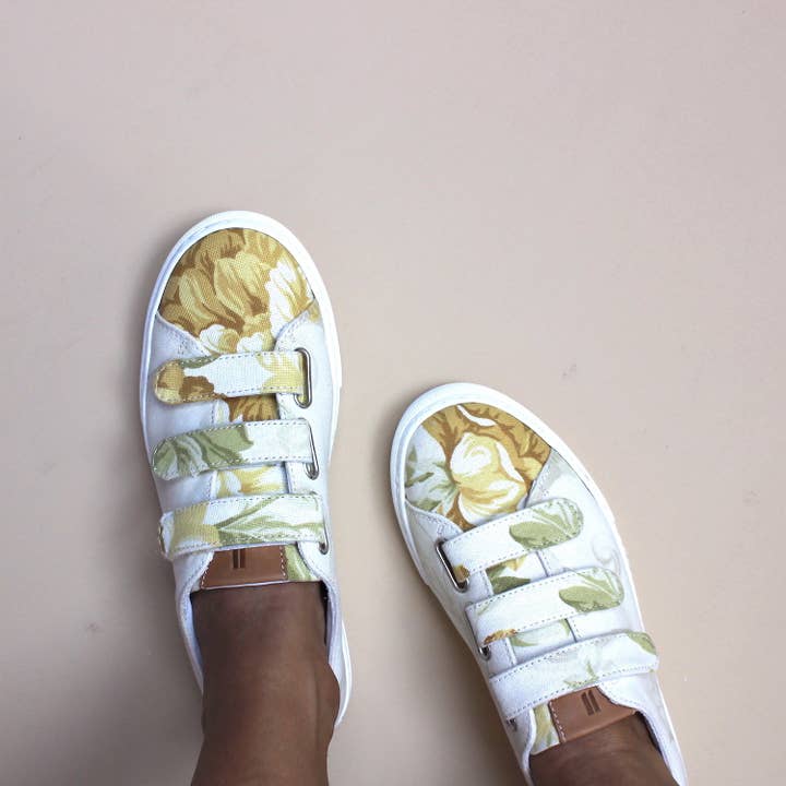 Sneakers a strappo con motivo fiori secchi per la vendita all'ingrosso da parte di Le Lissier