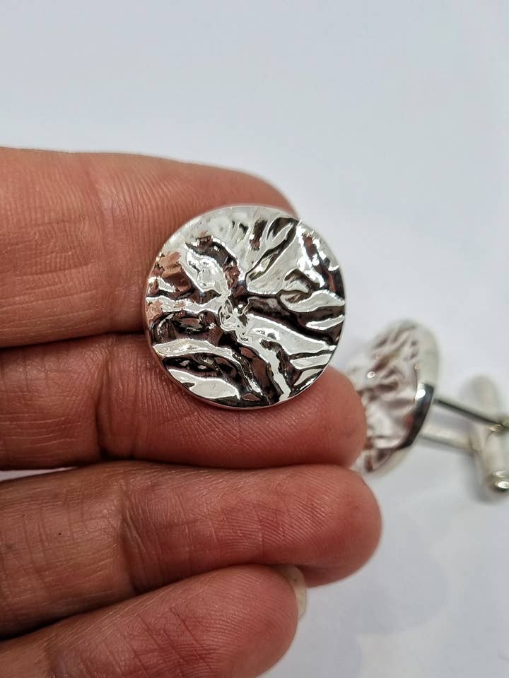 Les boutons de manchette Coledale Horseshoe pour la vente par Jess MacDonald Brass