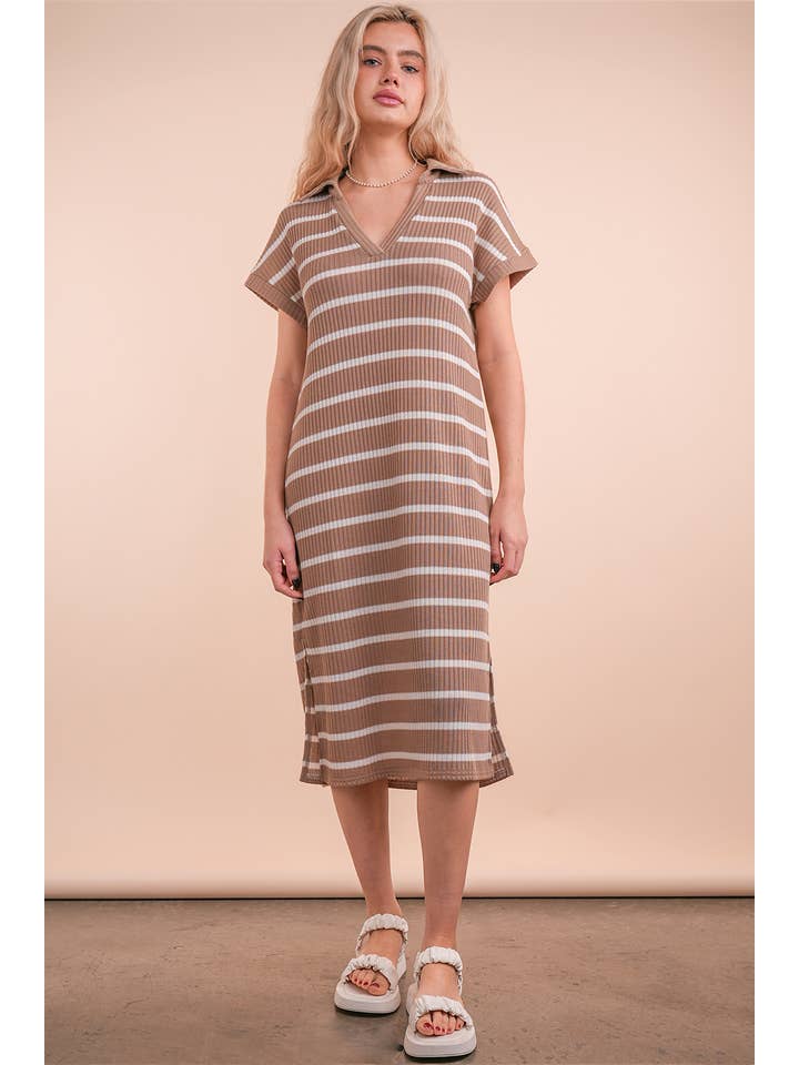 ROST/HAFERFLOCKEN Übergroßes gestreiftes Strick-Midikleid mit Kragen ND31647 für den Großhandel auf Faire2