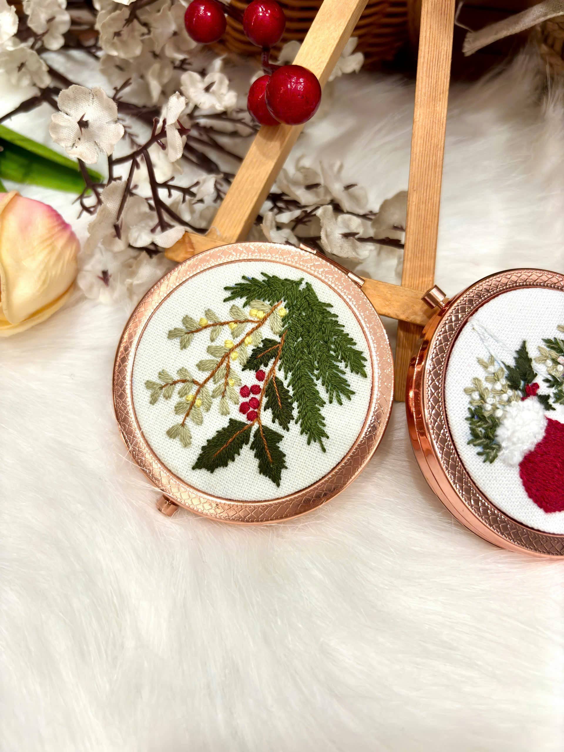 Maple Dream Store – Engroshandel Kompaktspejl – Premium Vintage Blomstret Håndbroderet Lommespejl8