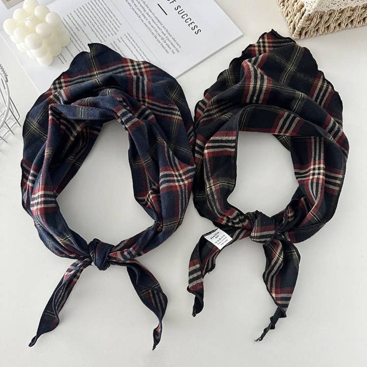 Funkyrel® Atzbranding Limited - Wholesale Scarf - Women's - Scarvii - Vintage Plaid Triangle Scarf2