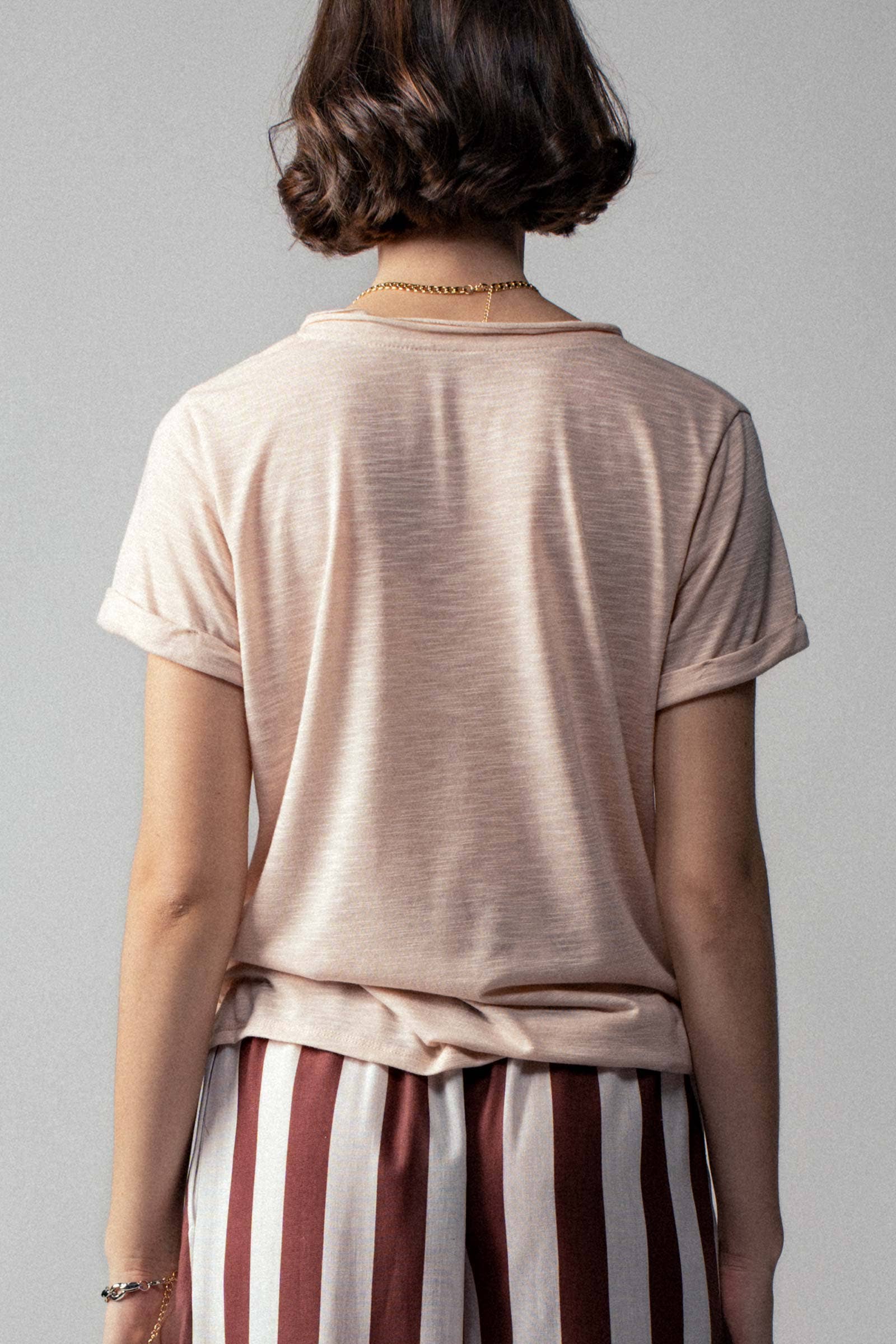 Urban Daizy - Wholesale T-Shirt - Women's - Rolled Sleeve V-Neck Pocket Tee36