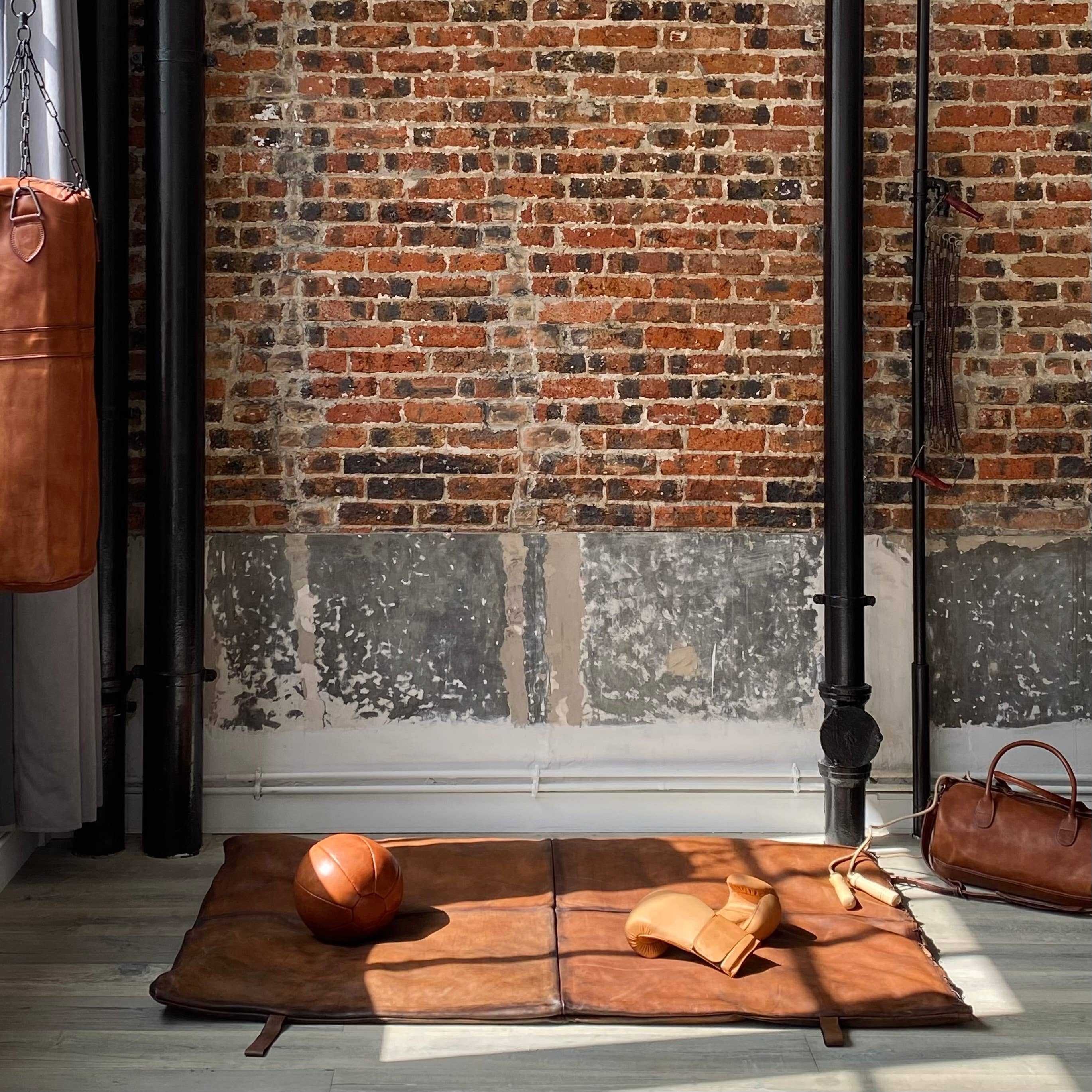 John Woodbridge Makers - Wholesale Sporting Accessories - VINTAGE LEATHER PUNCHING BAG 19205