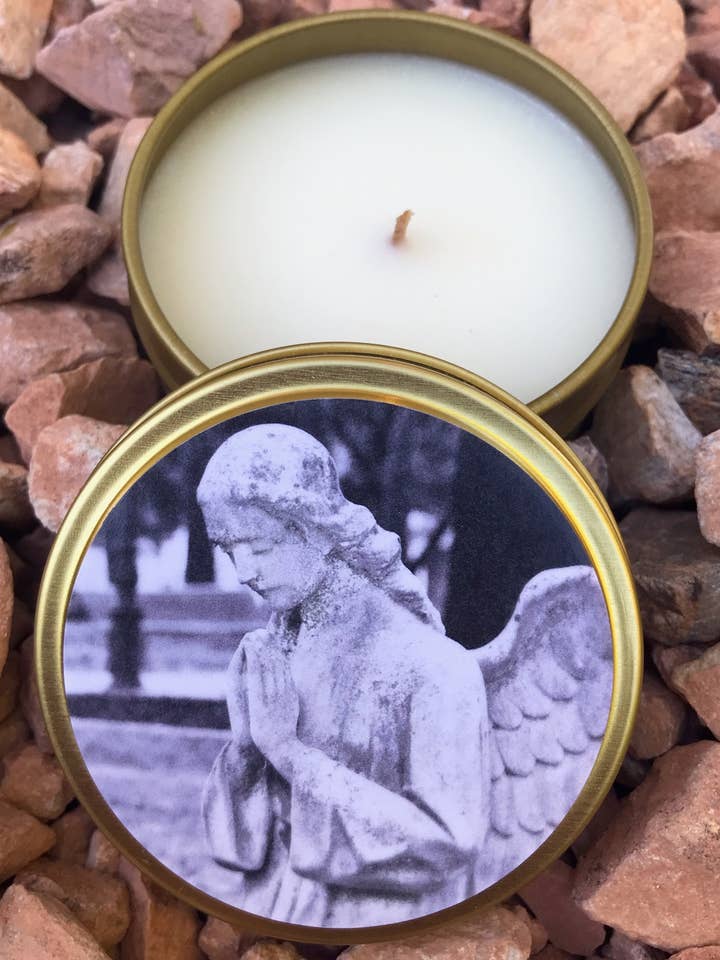 Bougie Grieving Angel en étain doré pour la vente par Treasures of the Heart