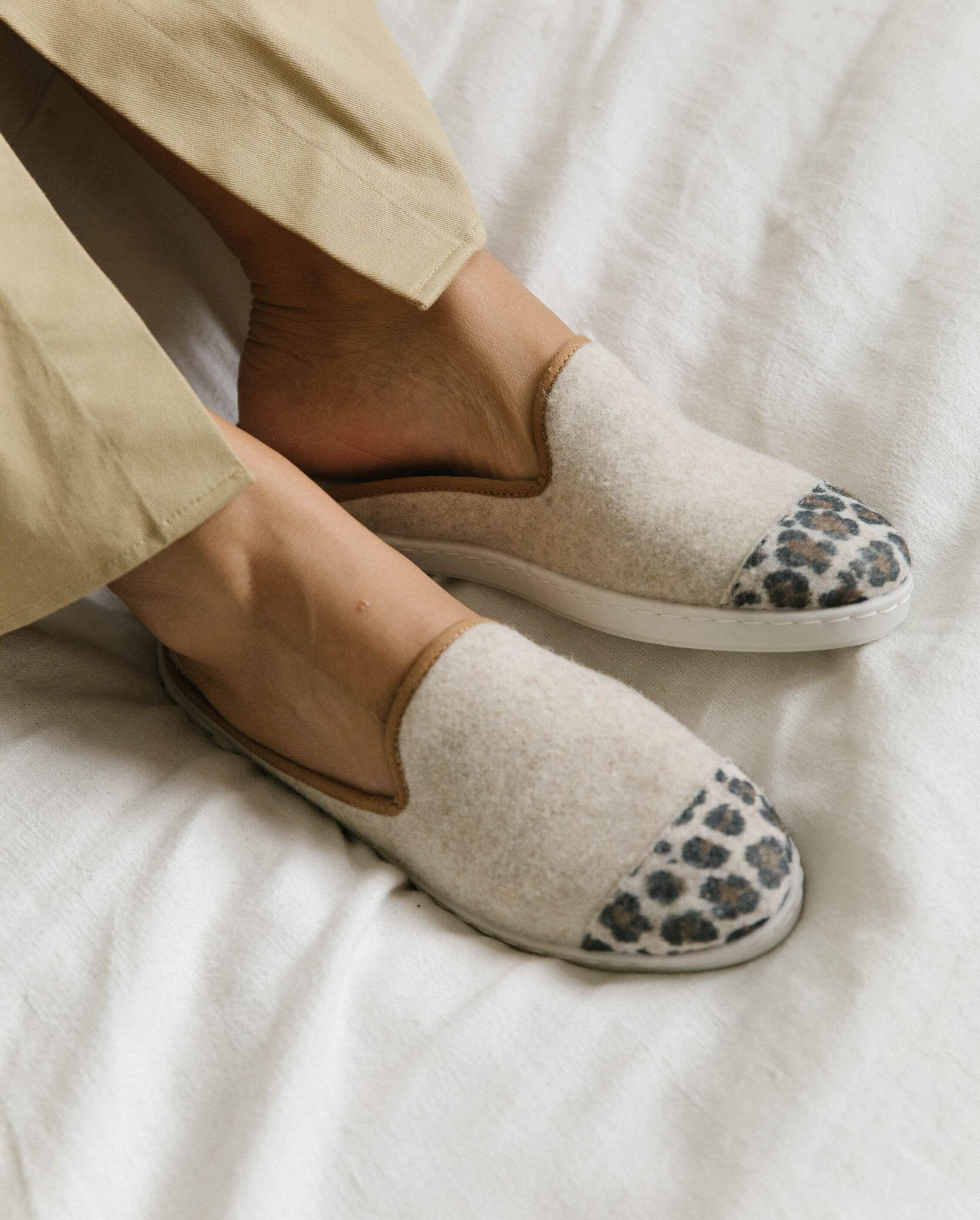Angarde - Wholesale Mules - Women's - Women's wool mule, beige leopard0