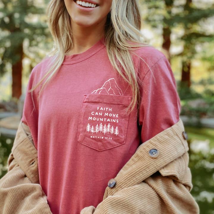 T-shirt vintage avec poche délavée Faith Can Move Mountains et autres tendances Résultats pour capsule special t en vente B2B. Retours gratuits et paiement à 60 jours sur Faire sur Faire.