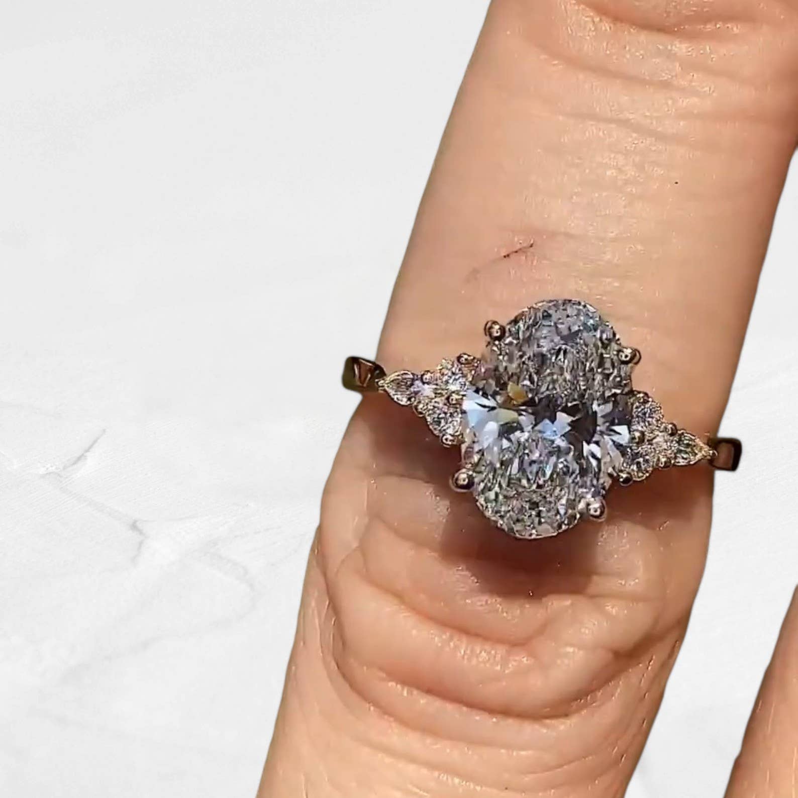 GEMPARA - Vente Bagues de fiançailles - Bague de fiançailles en treillis avec moissanite ovale en argent 9253