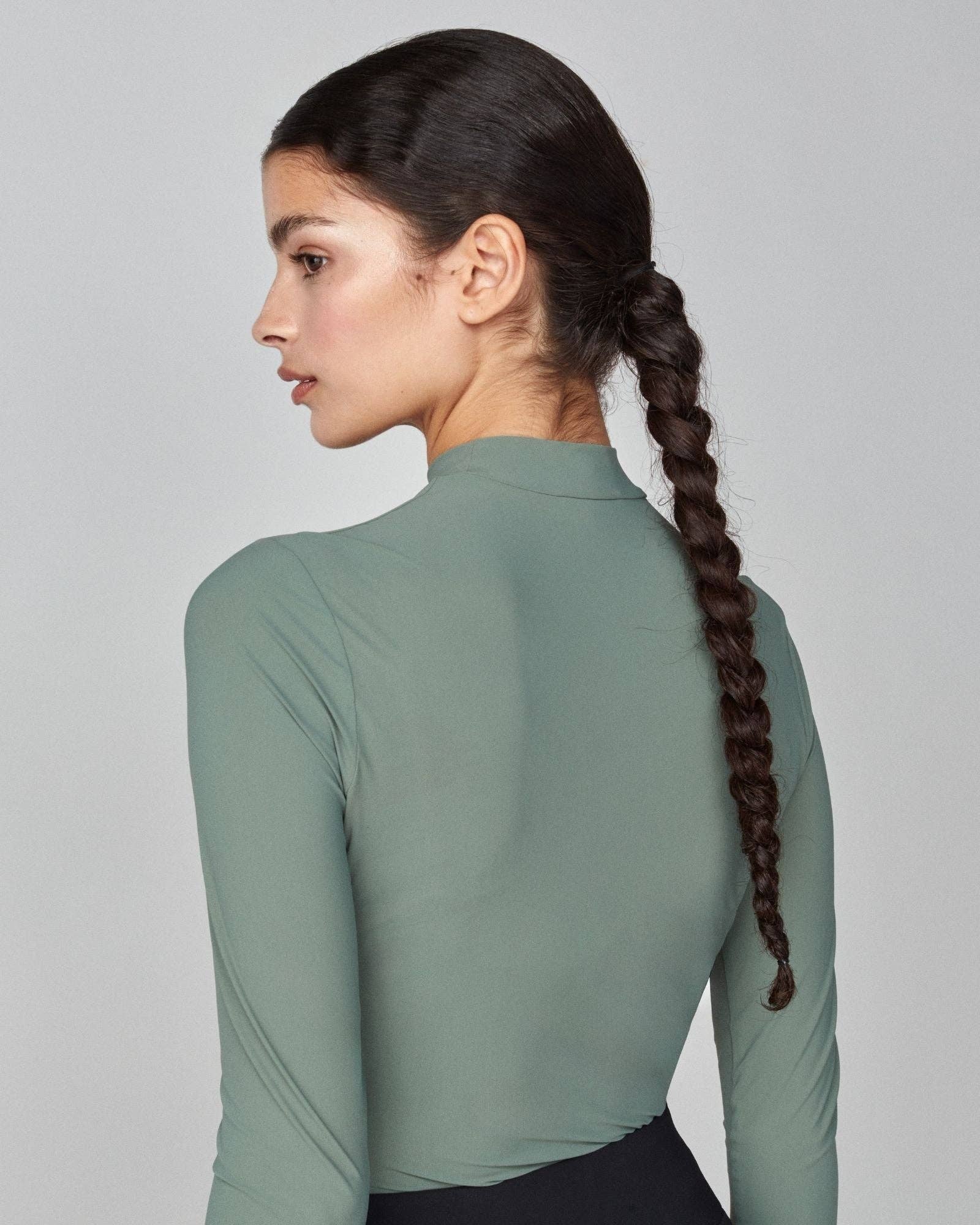 Yagya – wholesale Athletic top – Women′s – Lightweight Long Sleeve Sage Green5