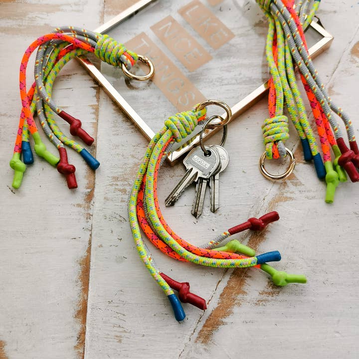 Pampa Mia – Großhandel Schlüsselanhänger – Damen – Schlüsselanhänger mit bunten Baumwollbändern1