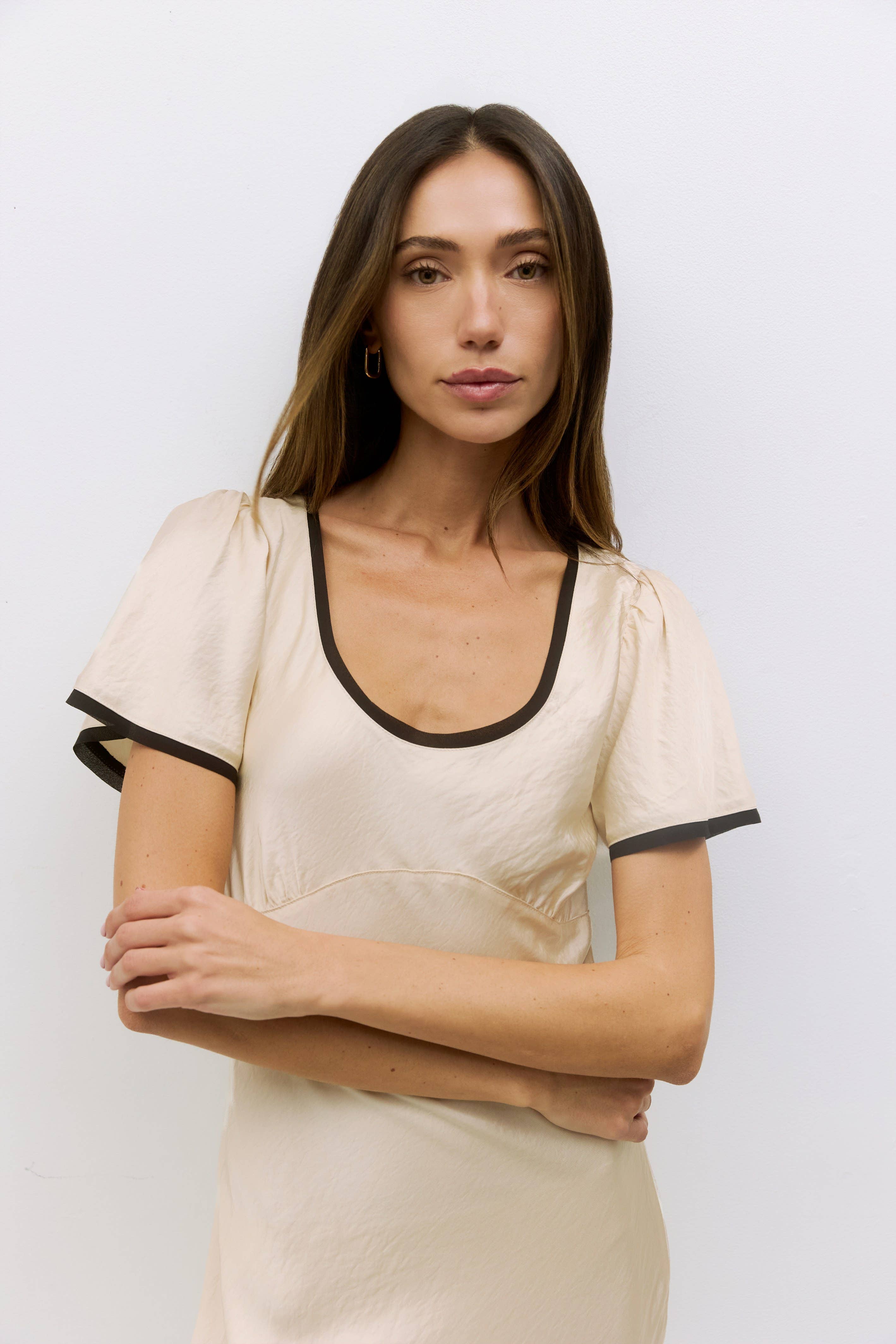 MOD REF - Vendita all'ingrosso Vestito - Donna - L'abito Stephanie | Abito in raso con bordo a contrasto17