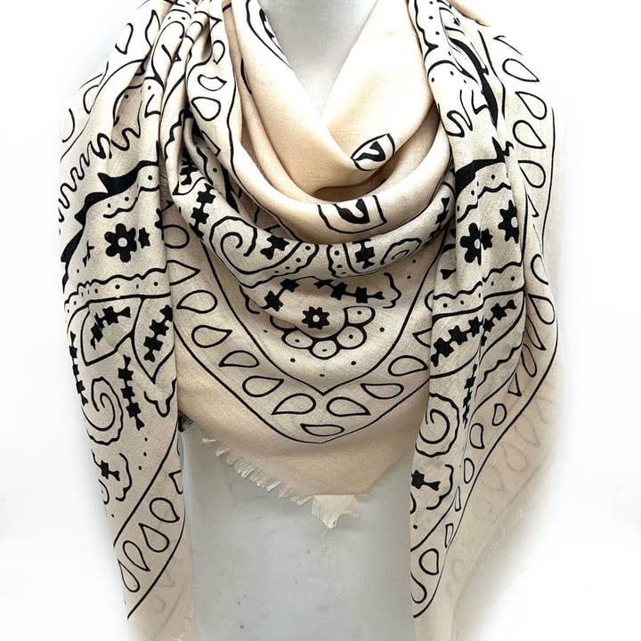 LINETA - Wholesale Scarf - Women's - A-6 Large square scarf with paisley print Fine material