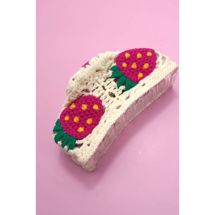 JOSSLYN by wall to wall - Wholesale Hair Clip - Women's - JUMBO HANDMADE CROCHET FLORAL HAIR CLAW CLIPS | 40H938