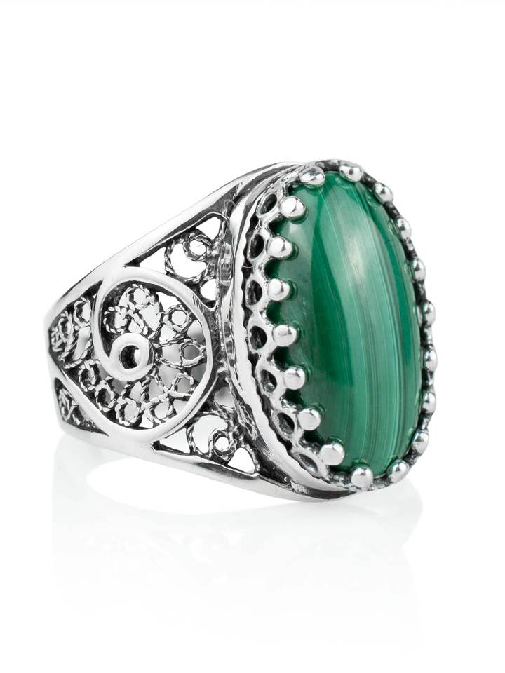 Bague en argent pour femme avec pierre précieuse en malachite artistique pour la vente par Filigranist Jewelry