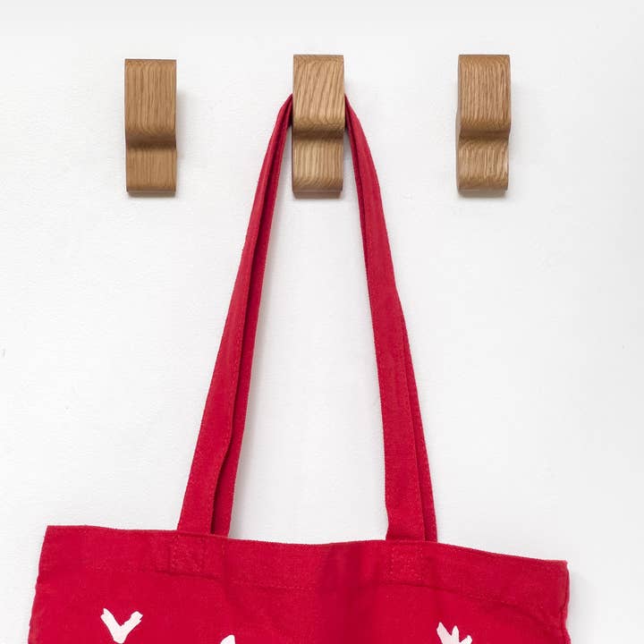 Reine Mère - Wholesale Wall Hook - Comma - Oak coat hook0