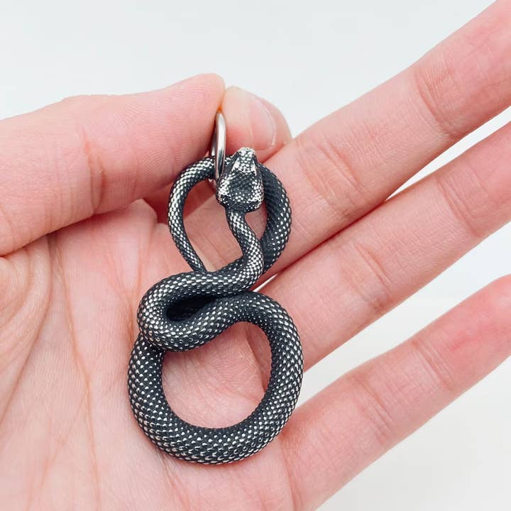 Mio Queena - Wholesale Craft Supplies - Blackening Stainless Steel Snake Pendant - MJ/MNP
