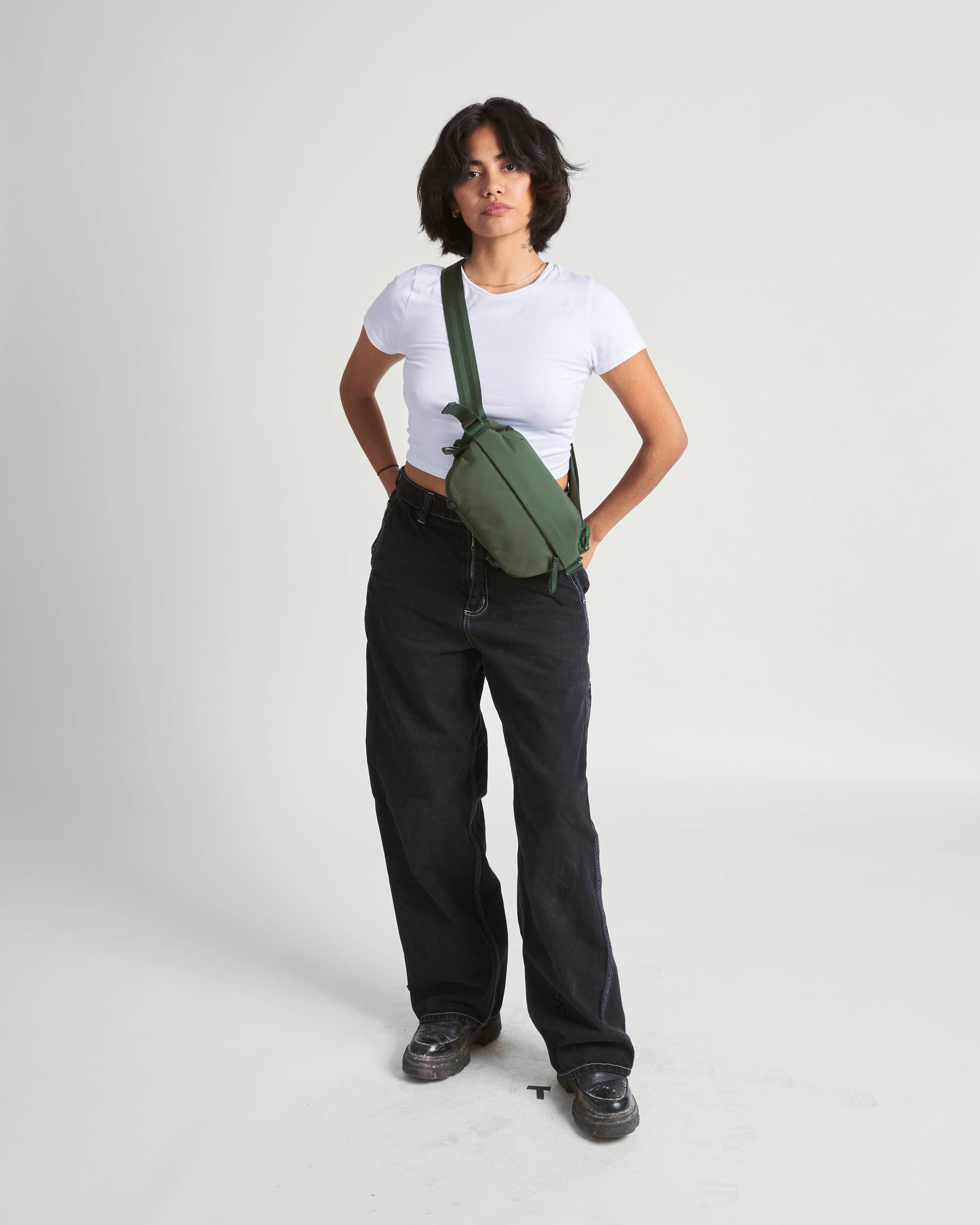Moment - Wholesale Belt Bag - Unisex - Moment Everything Sling 2L7