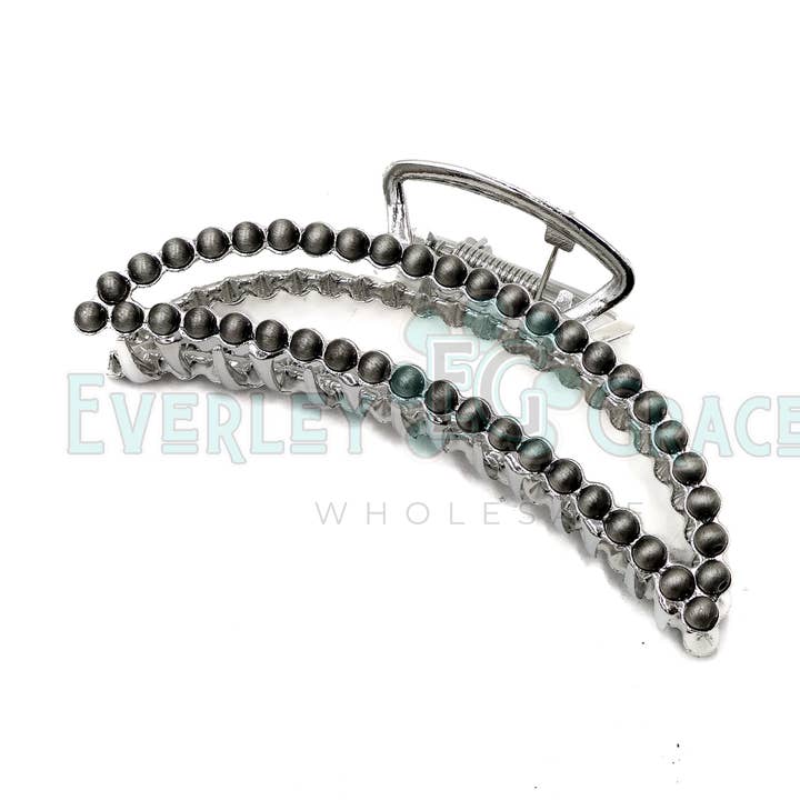 CLIP DE GARRA TRIANGULAR DE PERLAS NAVAJO FALSAS PLATEADAS para venta al por mayor de Everley Grace - Wholesale