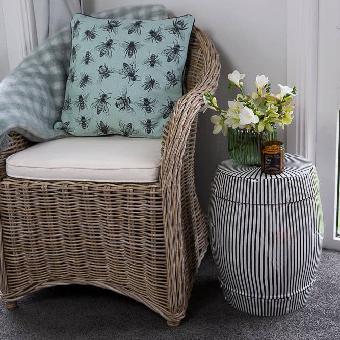 Allgifts Australia - Wholesale Chair cushion - Cushion (with insert) - Sketch Bees