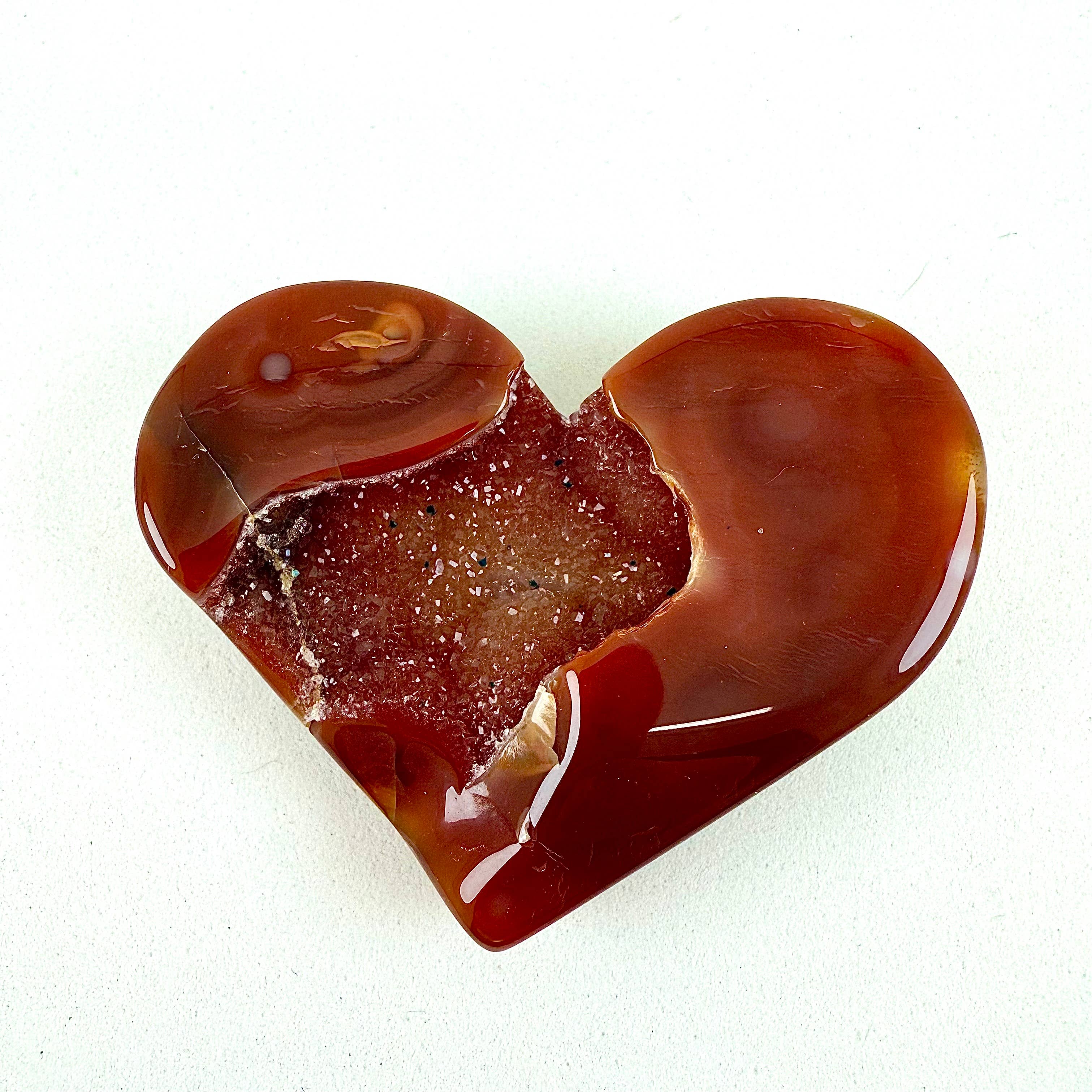 Liv Rocks – Großhandel Spiritueller Stein/Kristall – Karneol-Druzy-Herzen + Handsteine1