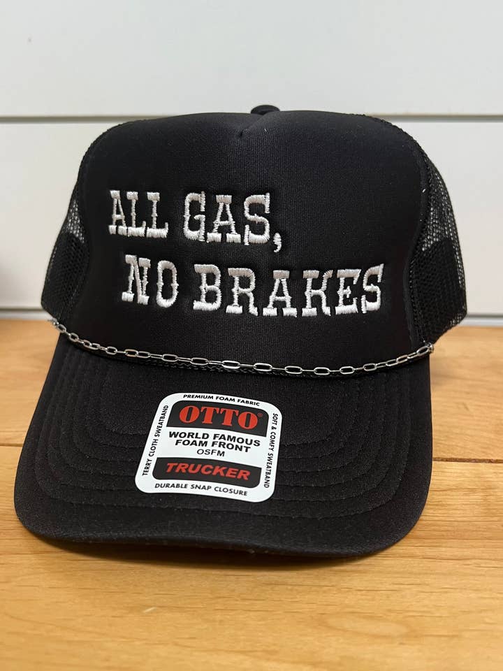 Alt Gas, Ingen Bremser Broderet Skum Trucker Kasket for engroshandel hos Set Apart Hat Co.