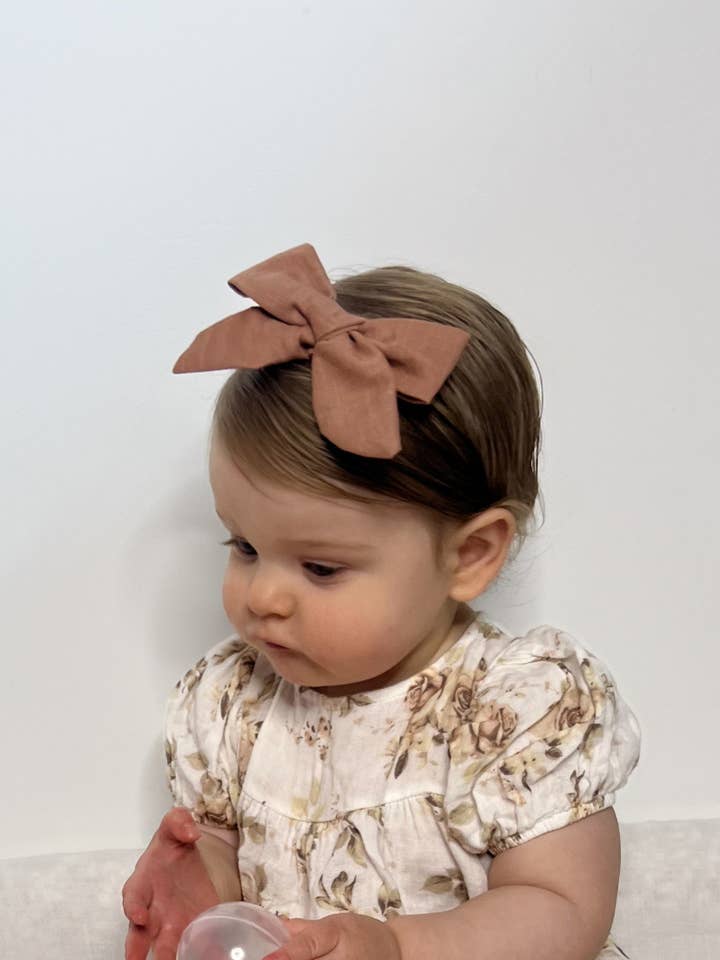 Diadema de Lazo de Algodón Hecha a Mano - Mocha para venta al por mayor de Elke & Indigo