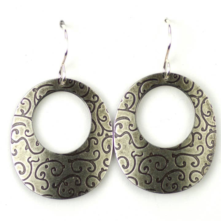 Cerchio grande con motivo a vite in argento per la vendita all'ingrosso da parte di Beautiful Medusa