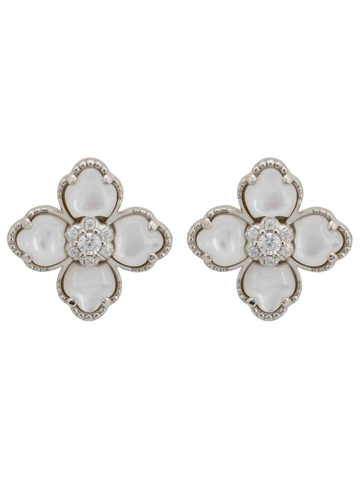 Boucles d'oreilles clous en argent avec fleur de trèfle et nacre pour la vente par Latelita