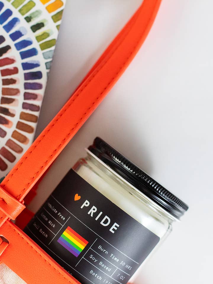 Bougie Pride pour la vente par Rambling Caravan