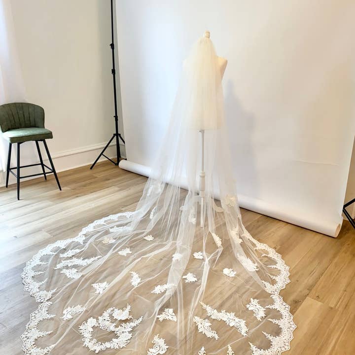 Petite Mariee Boutique - Wholesale Veil – Women’s - Cora Crochet Lace Veil0