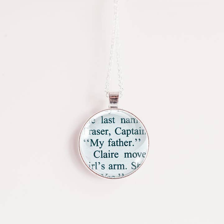 Colliers pendentifs en pages de livre recyclées pour la vente par Whimsy Spirit Shop