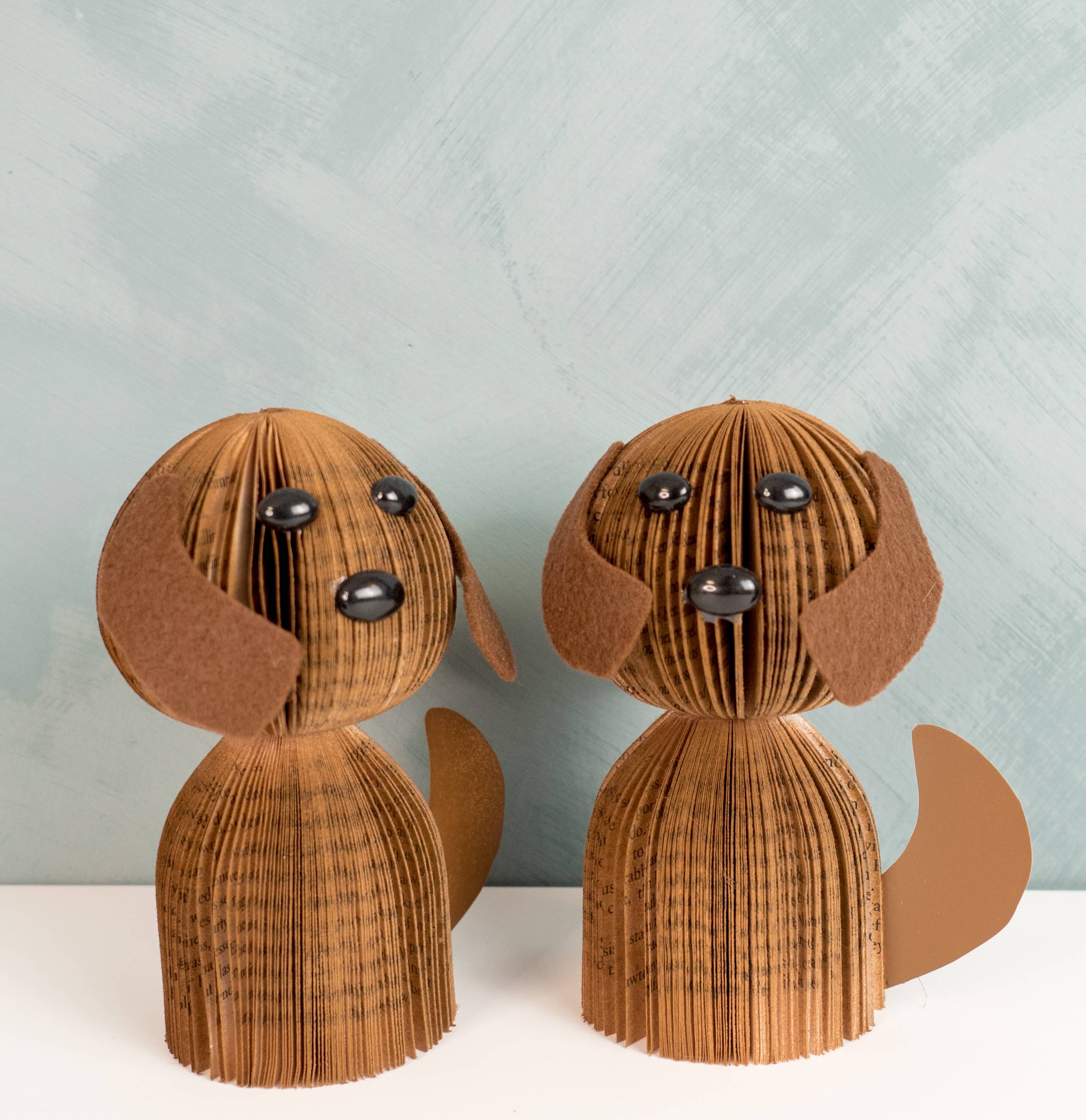 Root To Vine – wholesale Dekorativt bordsobjekt – Boka hundhyllskötare-Litterär hundälskarepresent-semestergåva5