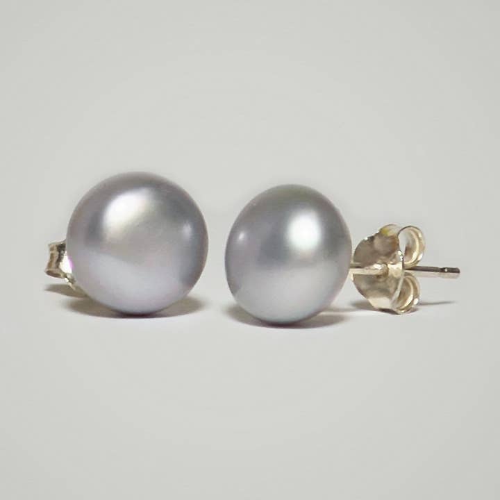 ear studs with grey pearl for wholesale by Lollia Modeschmuck