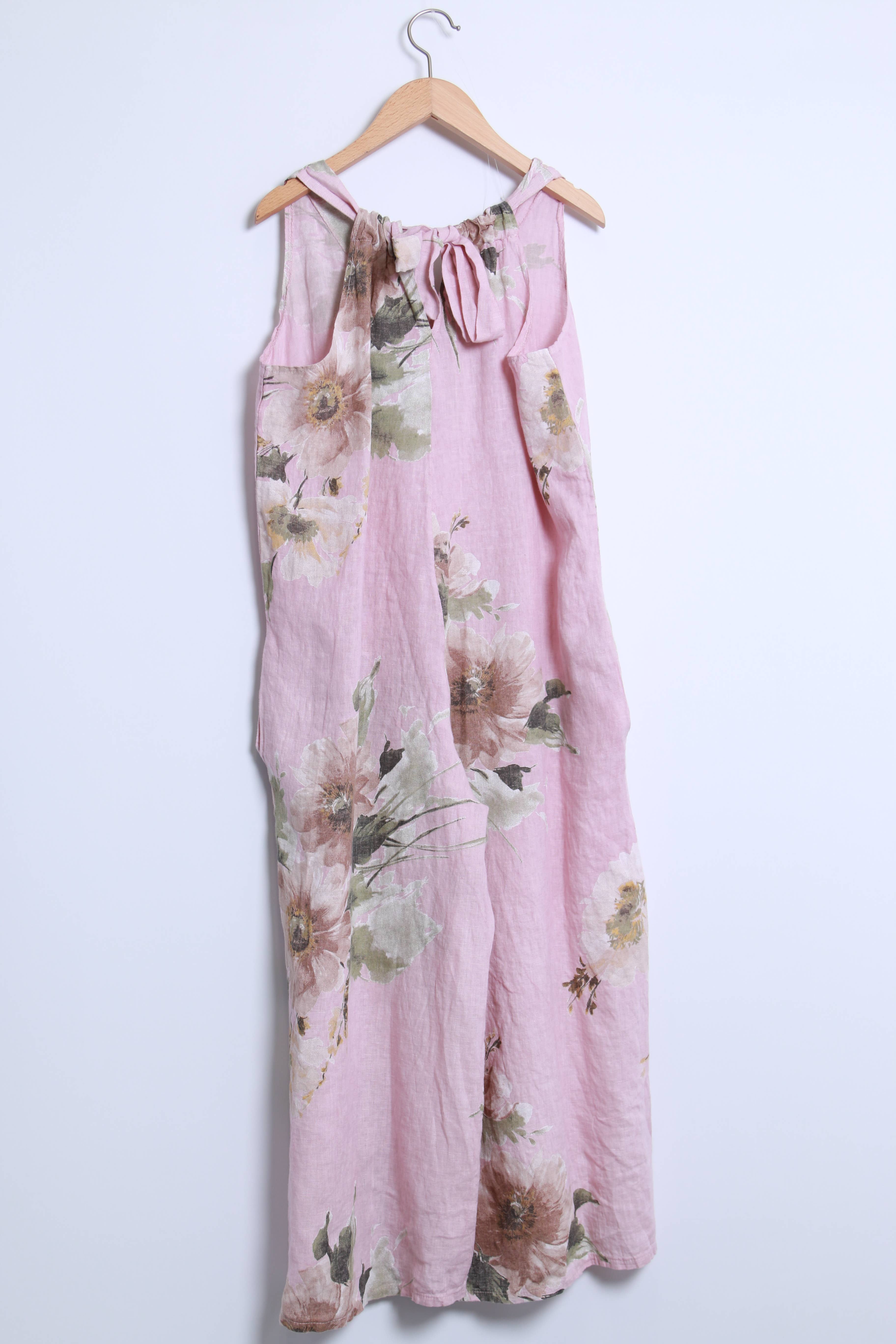Shyloh - Wholesale Onesie - Women's - Flowy long dress with floral print and straps 2059913