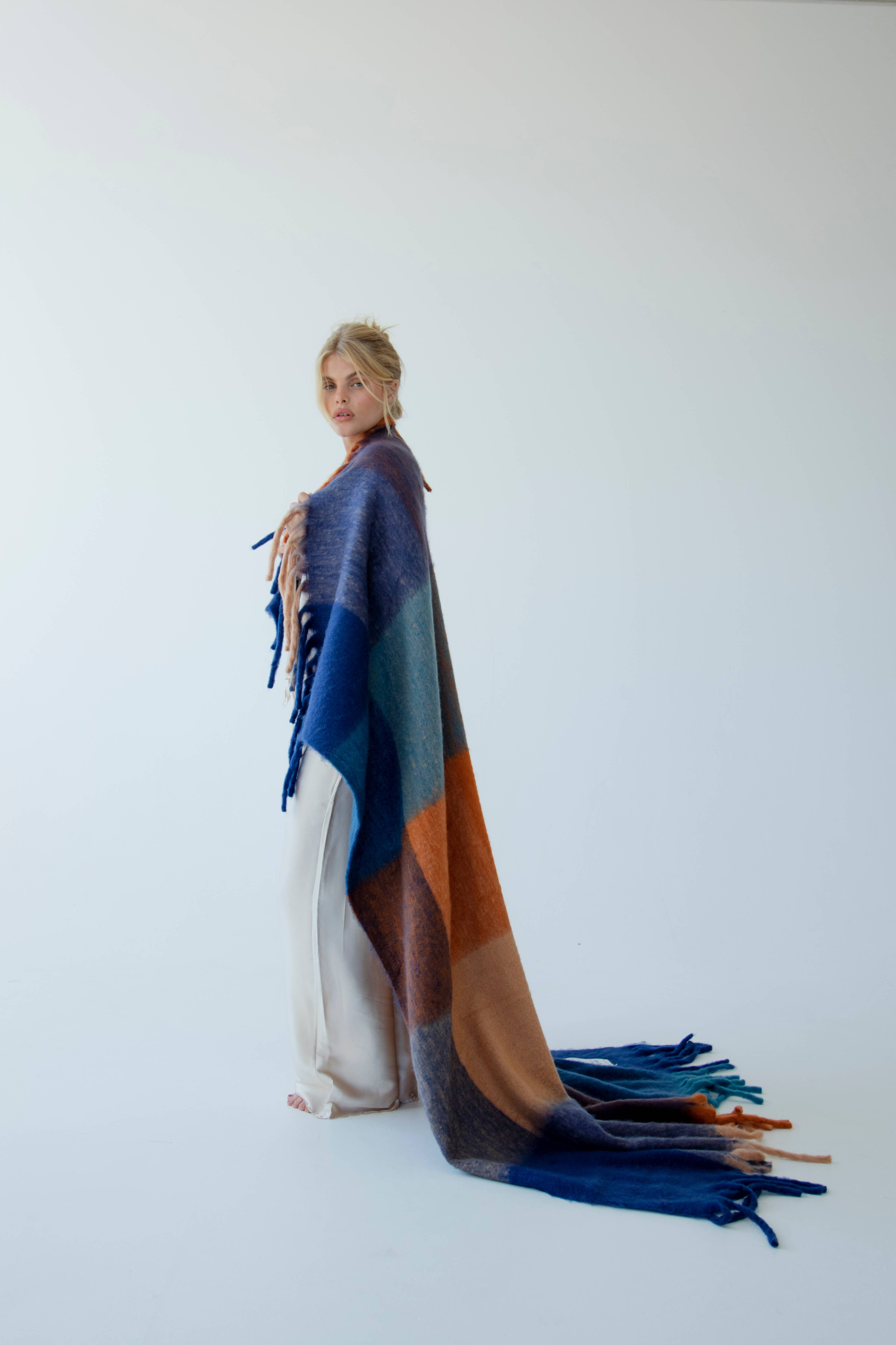 Arctic Fox & Co. - North America - Vente Plaids - Le Reykjavik Throw - 100 % recyclé - Lumières de Tokyo - FW256