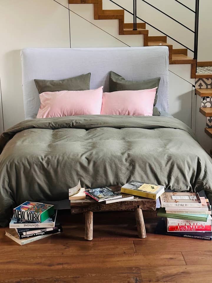 Bettbezüge aus gewaschenem Leinen und gewaschener Baumwolle in Khakigrün für den Großhandel von la draperie francaise